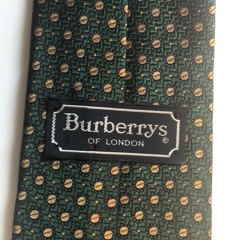 🦋3/25 Vintage Burberry,s of London 100% silk tie